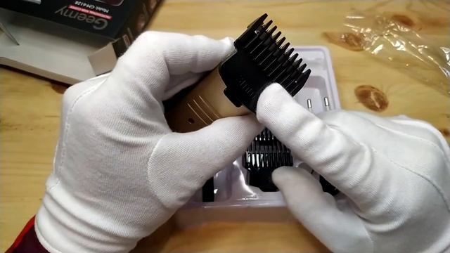 Недорогая машинка для стрижки волос Geemy GM-6128. 4 насадки в комплекте смотреть онлайн