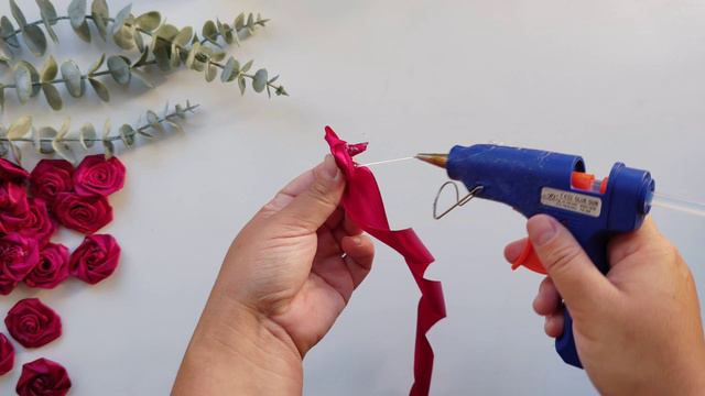 Роза из атласной ленты делаю своими руками для композиций смотреть онлайн