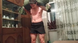 Приседания с мешком песка 76 кг