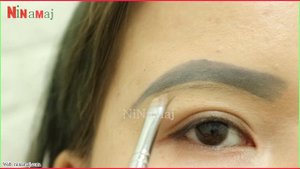 How to Shape Your Eyebrows