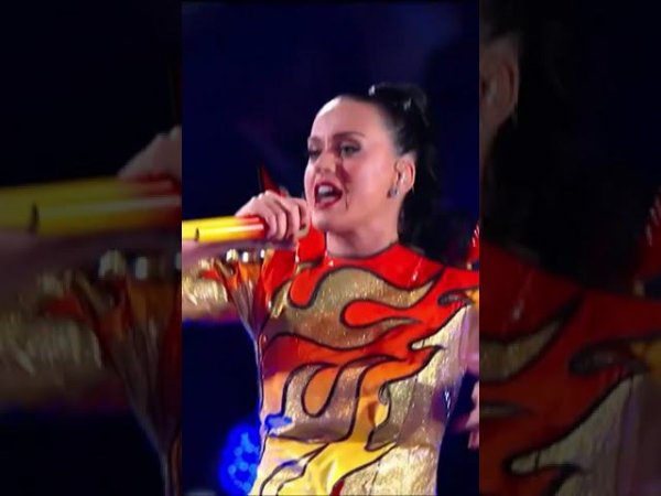 Katy Perry feat Lenny Kravitz Kissed A Girl pepsi super bow!