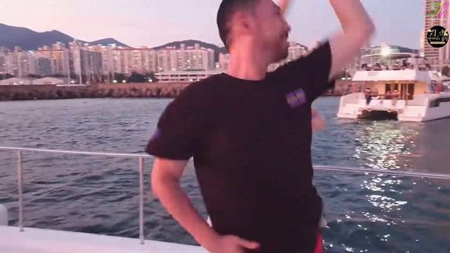 야외 바차타 소셜 [노블 y 산아] - Bachata by Kay One feat Cristobal / 일몰 요트 смотреть онлайн