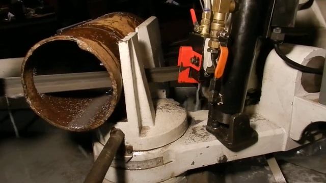 Ленточнопильный станок по металлу.  Максимальный диаметр резки 220 мм. смотреть онлайн