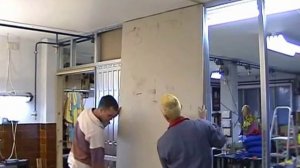 Видео-урок по установке кассет для раздвижных дверей Alukomen