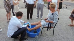 Тещу в чоботи обуваю