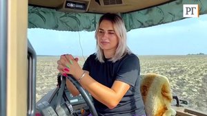 Единственная девушка-тракторист ДНР наехала на снаряд в поле