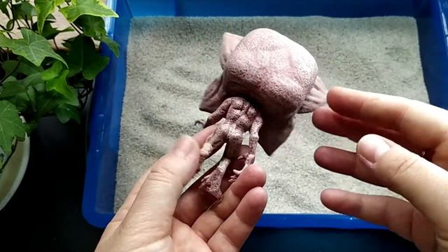 Demogorgon: распаковка фигурки для коллекции песочной терапии.