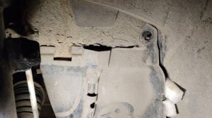 Летит грязь под капот Renault Duster