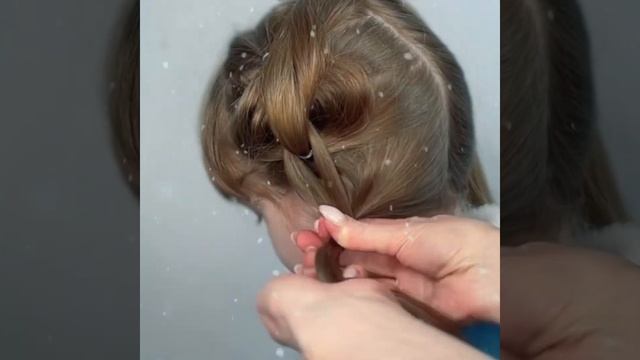 СТАТЬ СНЕГУРОЧКОЙ ПРОСТО!НЕВЕРОЯТНО КРАСИВАЯ ПРИЧЁСКА ДЛЯ ДЕВОЧКИ НА УТРЕННИК ❄️ ОБЪЕМНЫЕ КОСЫ.