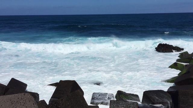 Завораживает Атлантический океан, Остров Тенерифе. Канары. Испания. Tenerife. Spain смотреть онлайн