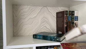 ПЕРЕСТАНОВКА НА КНИЖНЫХ ПОЛКАХ