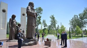 Владимир Колокольцев в ходе визита в Узбекистан почтил память погибших в годы ВОВ