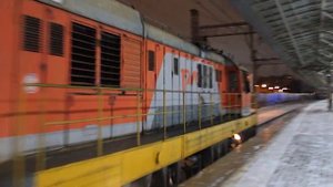 Тепловоз ЧМЭ3-2992 следует резервом.