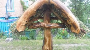 Деревянный колодец на сруб под камышом 2016