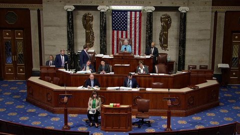 Конгресс США решает вопрос с новым пакетом военной помощи Украине
