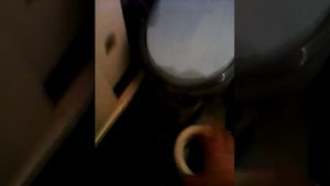 Течет под унитазом.