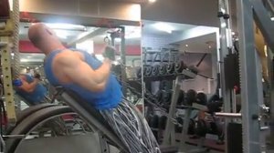 №7. Бицепс: Сгибания рук у нижнего блока. Cable biceps curl