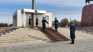 Смена Почетного караула. Площадь Ала-Тоо, Бишкек, Киргизия / Changing of the Honor Guard, Bishkek
