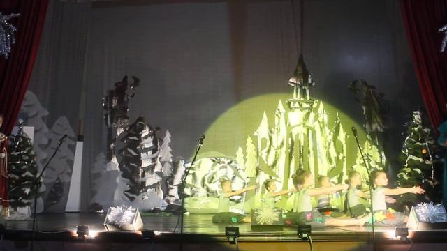 MVI 0360 2 часть  спектакля старая сказка  на новый лад смотреть онлайн