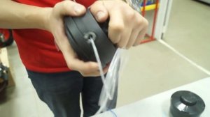 Заправляем леску в шпулю champion ht31