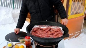 КАК ЗАПЕЧЬ УТИНЫЕ ШЕИ В КАЗАНЕ НА КОСТРЕ.