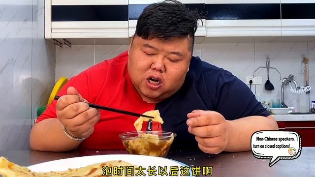 高端的食材只需最简单的烹饪，猴哥“清炖牛腩”，配上大饼吃爽了！【胖猴仔】