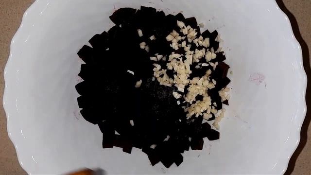 Самый простой и вкусный свекольный салат.