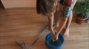 Как мыть натяжные потолки