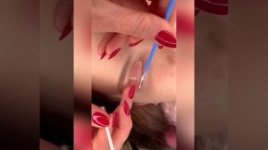 Процесс создания самых естественных ресниц с натуральным изгибом .