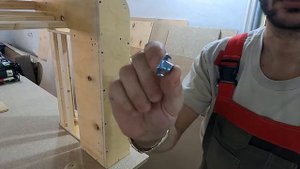 Diy Диван Честер своими руками, часть 1, каркас и обивка поролоном.... размеры на видео....