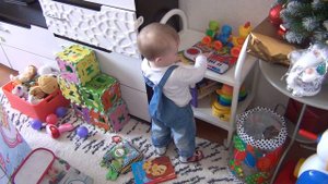 Мисс Кейти играет на пианино