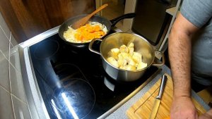 ФИЛЕ ТРЕСКИ ТУШЁНОЕ С МОРКОВЬЮ И ТОМАТАМИ