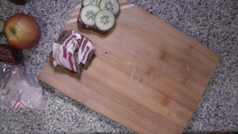 Нож кухонный OwlKnife. 20 см шеф в работе.