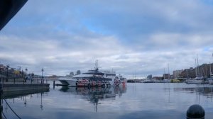 POV street photography | Victoria Inner Harbor | Canon 5d mark iv & EF 70-200mm f2.8 L IS II