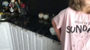 У нас завёлся ДОМОВОЙ, бьёт посуду! Алиса видела домового! Alice saw the brownie!