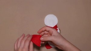 Как сделать поделку Снеговика из ватных дисков и бумаги своими руками