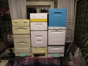 сравнение 6 рамочных ульев - часть 4 - Лысонь ( Вологда ) , Нижегородец , Пеноулик и Биненхаус