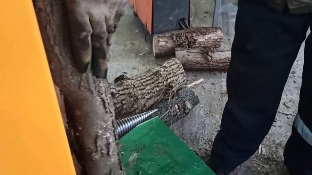 Веткоизмельчитель с раскалывающим конусом