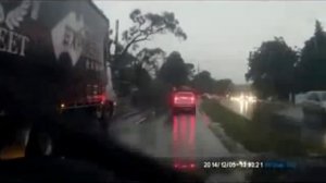 Молния попала в дерево (как бьет молния)