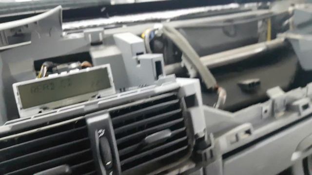 Рено Символ. Гаснет дисплей магнитолы. Заметки. смотреть онлайн