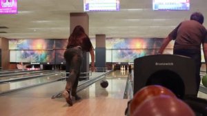ИГРАЕМ В БОУЛИНГ. День рождения друзей Ofismile