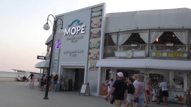 За шашлыком всегда в очередь. Уличная еда в Крыму. Что едят туристы. Новые тренды. смотреть онлайн