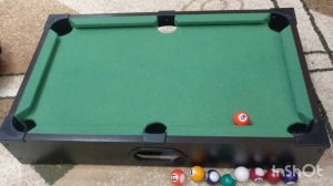 Играем в детский бильярд.....
