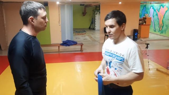 Удушающий в СТОЙКЕ с помощью ремня. смотреть онлайн