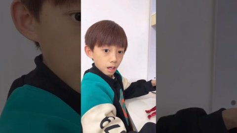 爸爸被妈妈说丑emo了,深夜发伤痛文案,却被孩子们安慰的更难受了【四小只吖】