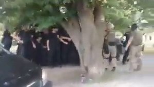 ПОЛИЦИЯ успокаивает националистов  "ДОНБАСС"  НА ЭТО МОЖНО СМОТРЕТЬ ВЕЧНО