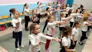 Параллель- младшая группа. Репетируем новогодние песни. 2019