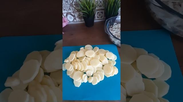 МЯСО ПО-ФРАНЦУЗСКИ. Очень Вкусное и Сочное Блюдо.