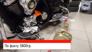Kawasaki VULCAN VN1700 Nomad, Changing the oil and cleaning the air filter.