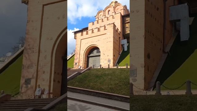 Golden Gates Monument, Kyiv, Ukraine. 22.march.2023. Sunny day +10C.